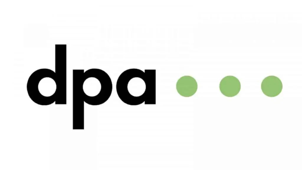 Logo der dpa: schwarze Buchstaben „dpa“ mit drei grünen Punkten dahinter auf weißem Hintergrund.